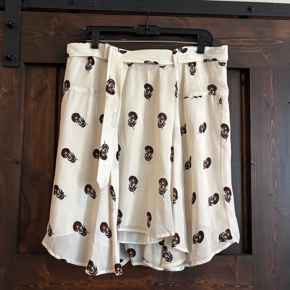 ❗️FINAL❗️A.L.C. White Belted Skirt with Black and Red Floral Pattern 12 Silk